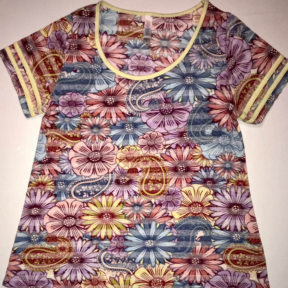 Medium LuLaRoe classic T